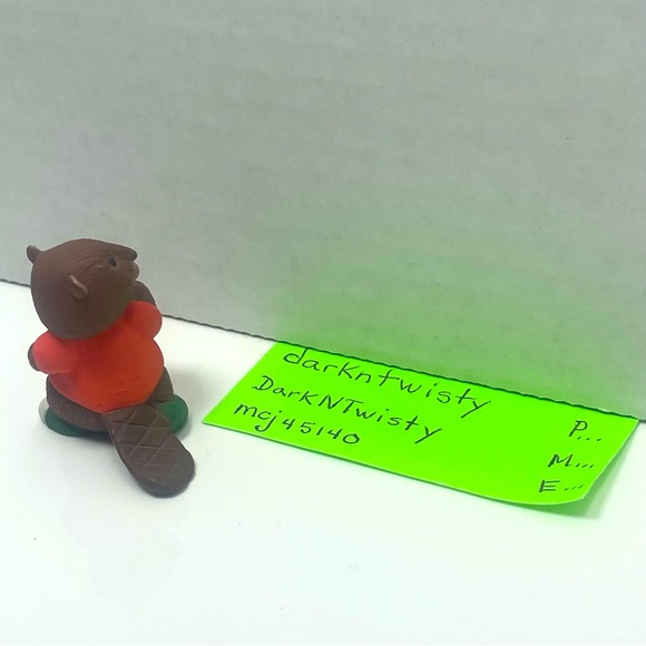 NWT Vintage Hallmark Merry Miniature Beaver with football - Picture 4 of 12